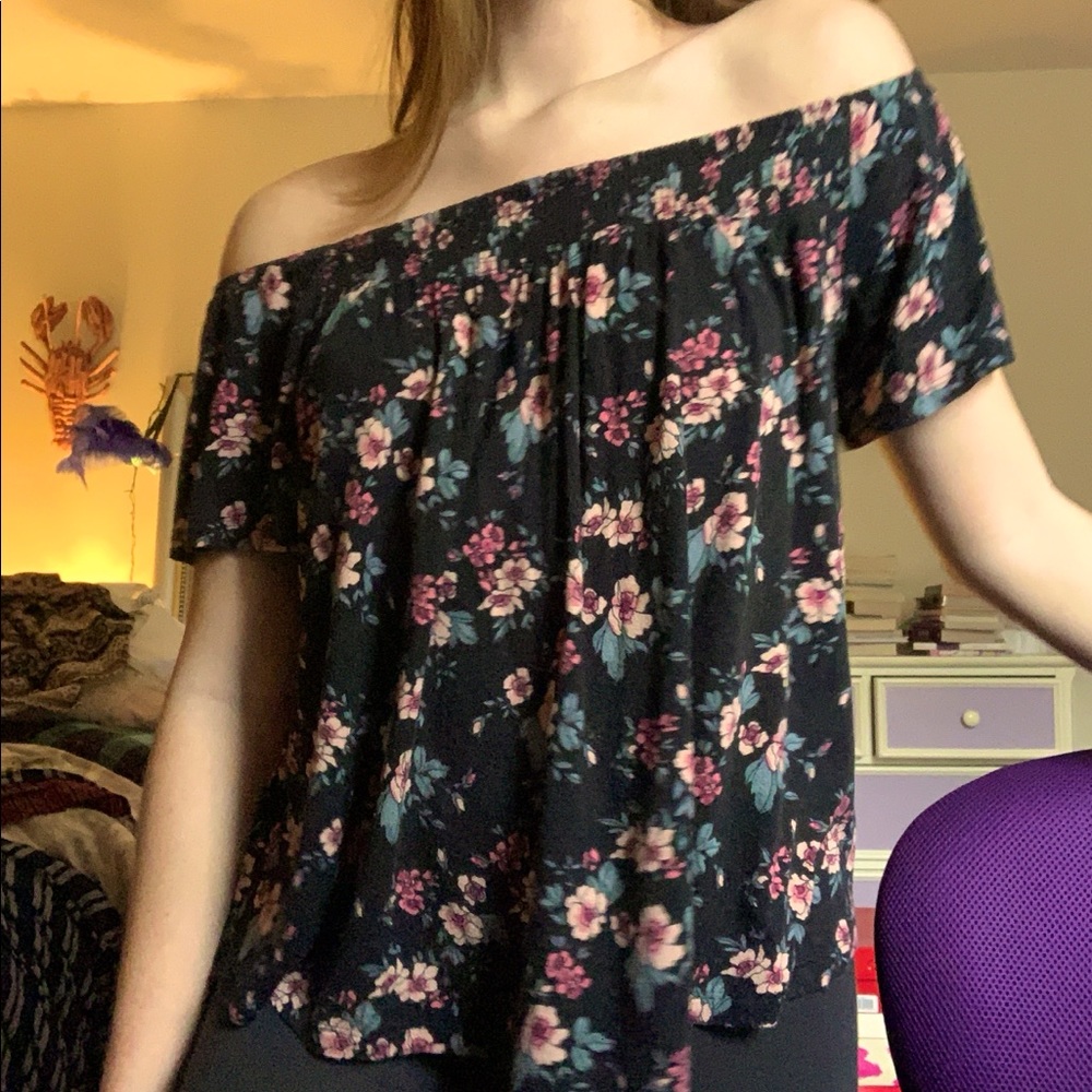 AMERICAN EAGLE OFF THE SHOULDER BLOUSE